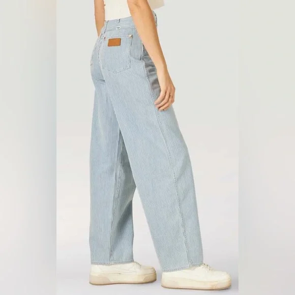 Wrangler Barrel High Rise Jean - Hick Horay Size W30
